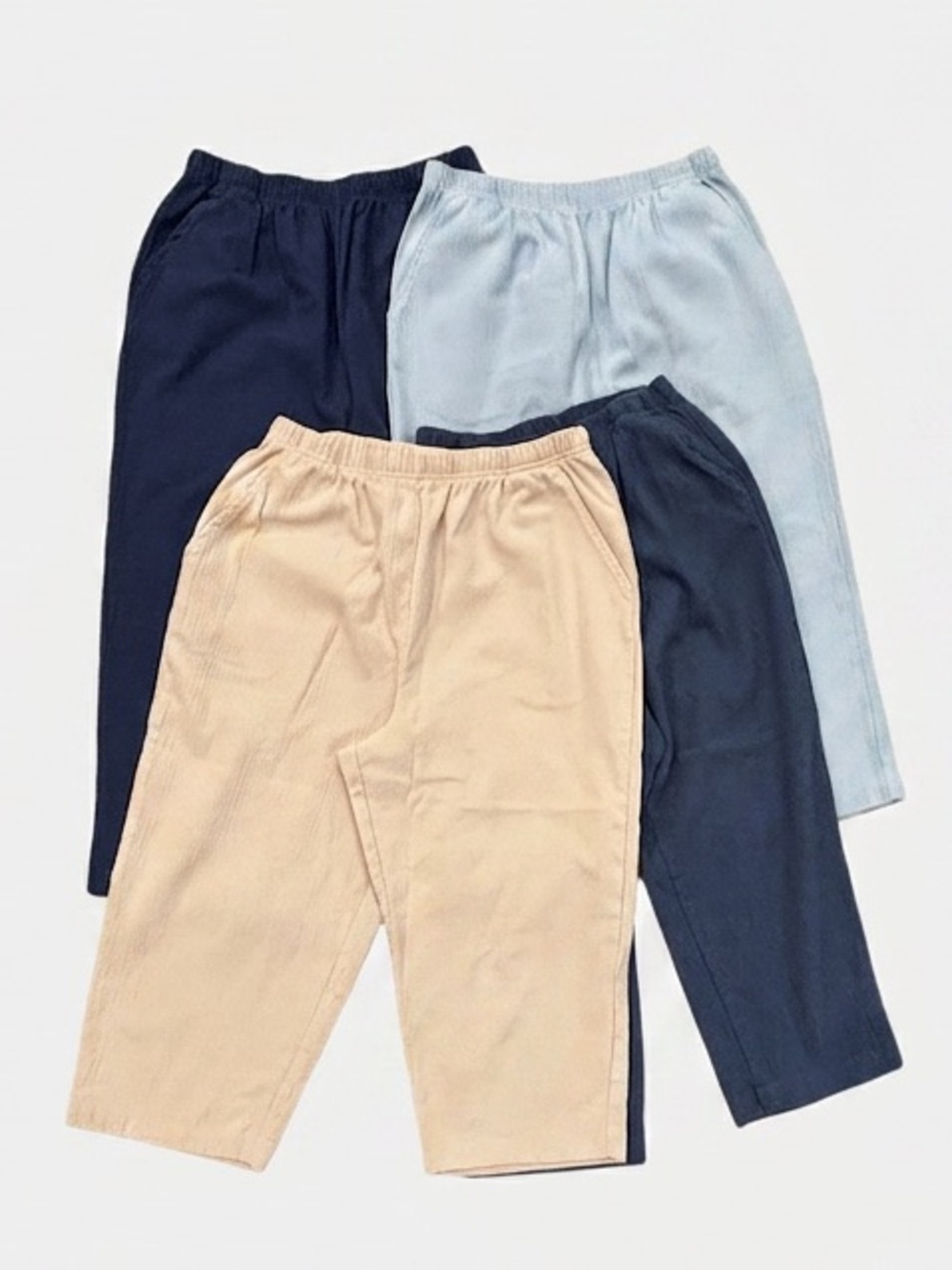 4 Pairs of Women’s Capris Pants Size Medium
